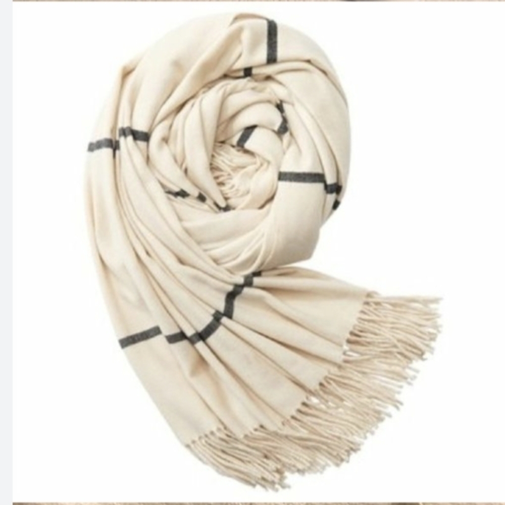 NWT Blanket scarf by Love & Lore. Cream colour with black highlights.